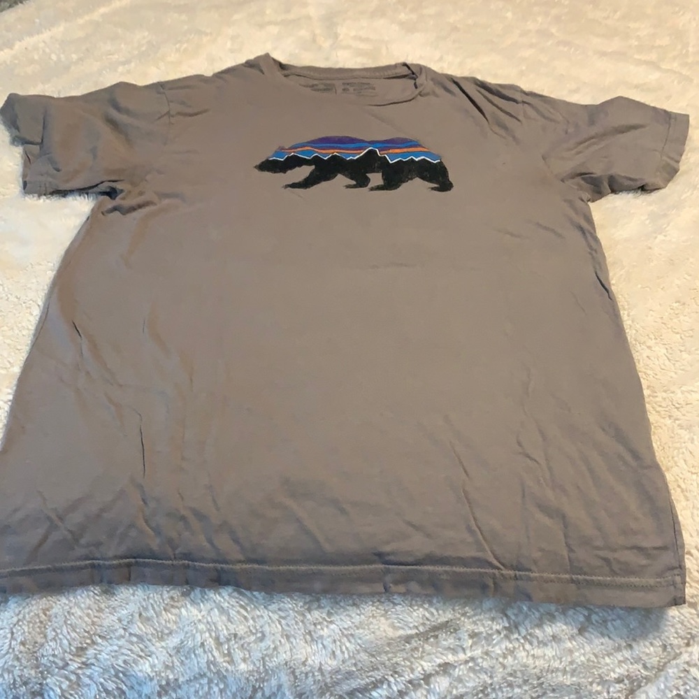 Tan men’s Patagonia tshirt